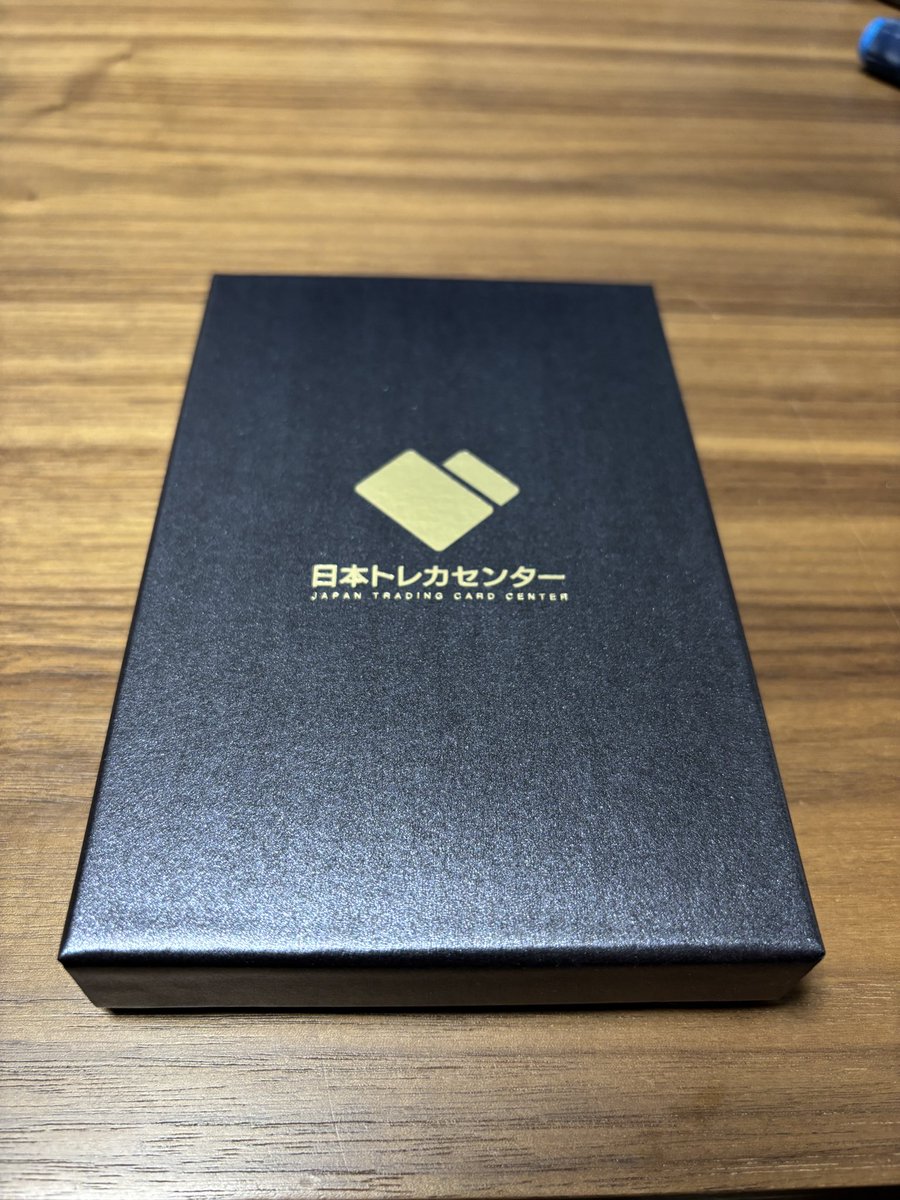 OJ_Liptin's tweet photo. #トレカセンター当選報告
待ち侘びてました！ルチア！
まさかの高額カードが当たるなんて夢のようです。
木箱じゃなかったけど、23コイン10連での2等当選！
黒箱もカッコいい✨
これからも重課金させていただきます！ https://t.co/Ckk9JCJqZl