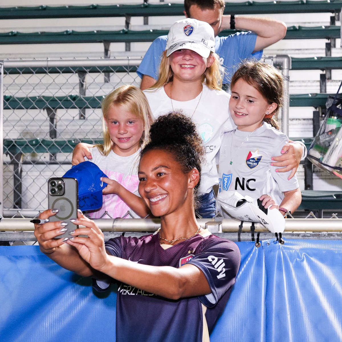 Congratulations on an incredible career, Estelle 💓

We were proud to be a part of your journey, and wish you the best in your future!