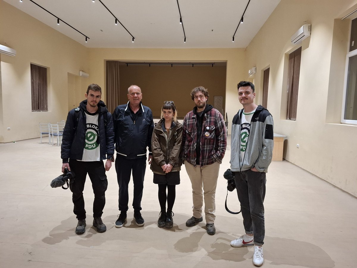 dusan_tufegdzic's tweet photo. Studenti sa FDU  su večeras posetili Štitar. Razlog je prvi zbor građana na koje su studenti pozvali da se održavaju po opštinama i MZ. Gde će se iznositi problemi sa kojima se građani istih suočavaju.
Pumpamo📢📢📢 https://t.co/neo3xXeToP