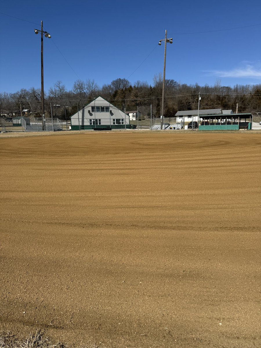 CoachDodson17's tweet image. Sunday Funday! Great ⏰ today at the field with some good dudes getting extra work on the field &amp;amp; in “The pen!”  🫣😜⚾️🔥🔥Thx fellas! The Dodson kids put some work in as well! (Coach &amp;amp; Dad hard to get pics of my own). Lol #wildcatfam #wildcatspringfever #ThisIsUs @MilanC2Schools