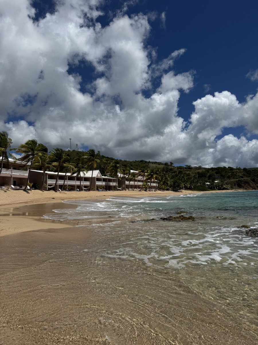 rohitmishra's tweet photo. Spent the last week in Antigua on honeymoon with @samridhishree. This place is a paradise https://t.co/Vn9PqEqGHt