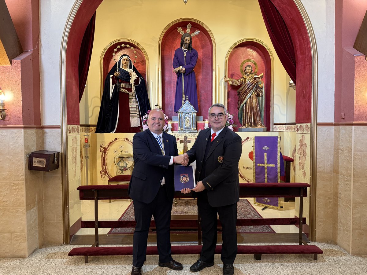 En el día de ayer, delante de nuestros Amantísimos Titulares, tuvo lugar, la firma del contrato con la Banda de Música de Carrión de los Céspedes, vinculando a ambas corporaciones para el próximo Miércoles Santo de 2025.