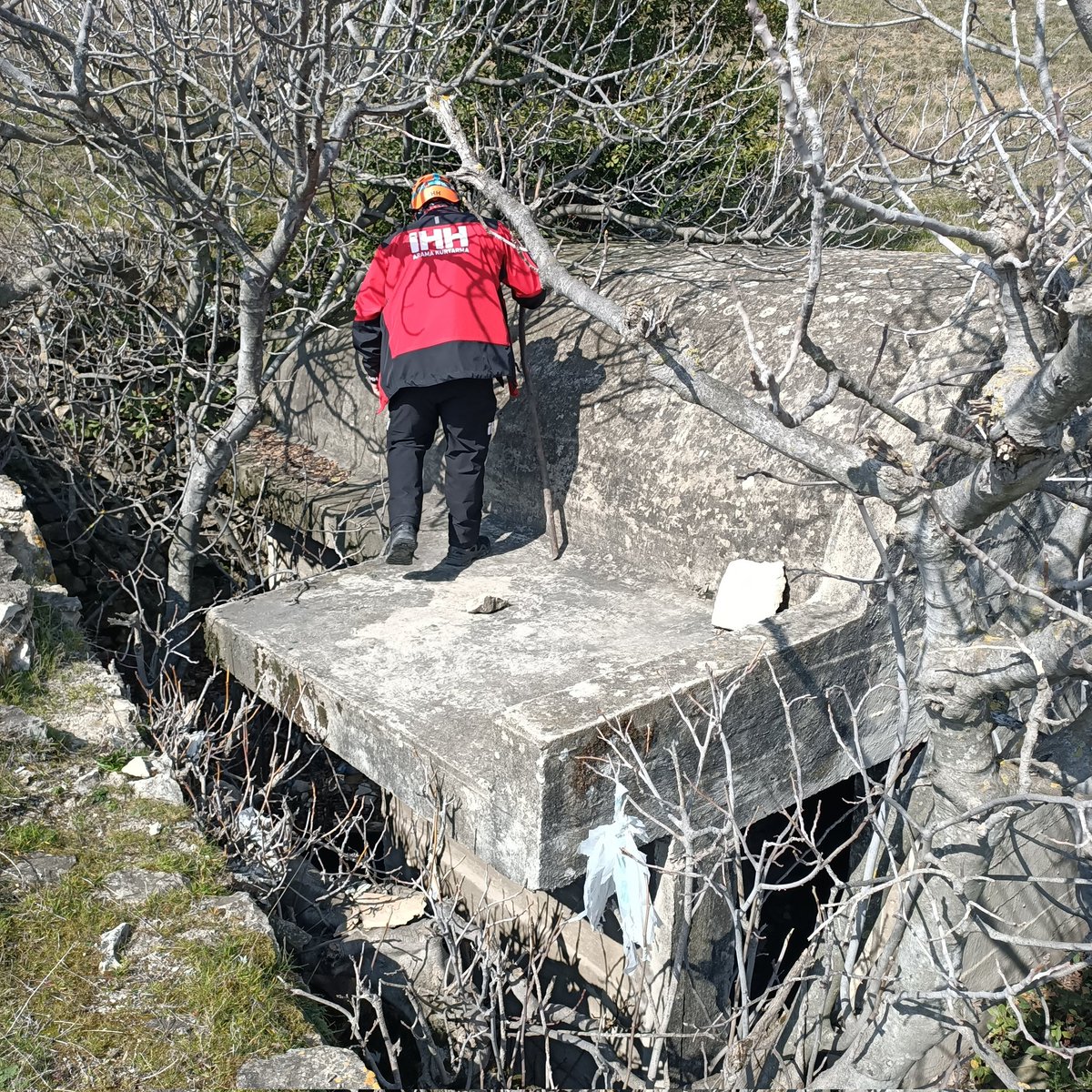 İHH Arama Kurtarma Kocaeli ekibimiz, AFAD' dan gelen çağrı üzerine 1 araç 5 kişilik ekip ile Kocaeli  Gebze Muallim köy mevkiinde kaybolan   vatandaşımızın arama kurtarma çalışmalarına destek vermektedir.