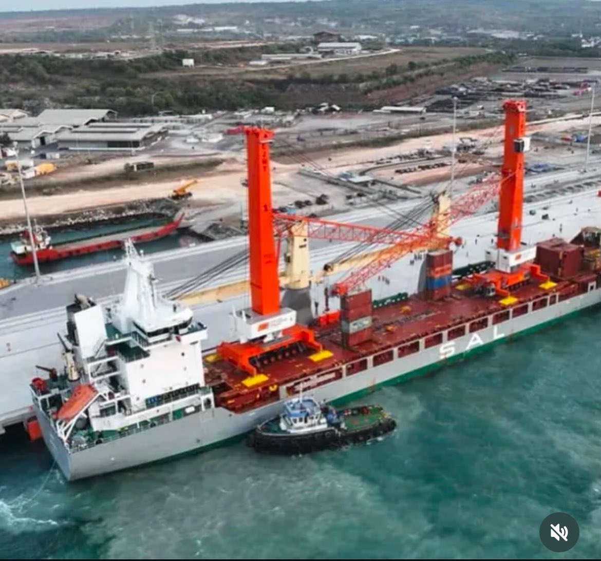 Burkina Faso 🇧🇫 has finalized the
acquisition of the Tema Multi-Purpose Terminal hydrocarbon depot in Ghana for $70 million.

This strategic investment aims to bolster the Burkinabè National Hydrocarbons Company (SONABHY) by increasing its fuel storage capacity and enhancing the