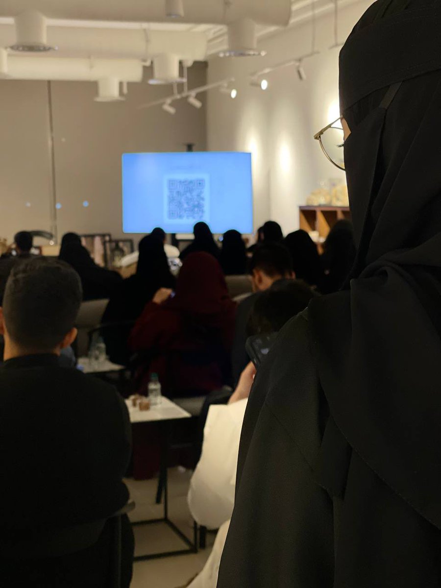rllfz's tweet photo. لطالما كانت "الحكاية" مهد البدايات للكثير من التجارب، حكاياتنا التي زيّنت ليلتنا؛ غنيّة، مُعبّرة، وأخذتنا لبُعد آخر

ممتتة لكل الأصدقاء في هذه الرحلة.
نادي الكتاب الطائر وأعضاءه الرهيبين|  @flyingbooklife 
الصديق محمد|  @MohamadWrites 
والأصدقاء في أدب | @adab 

#الكتاب_الطائر https://t.co/QYgLwdWzj4