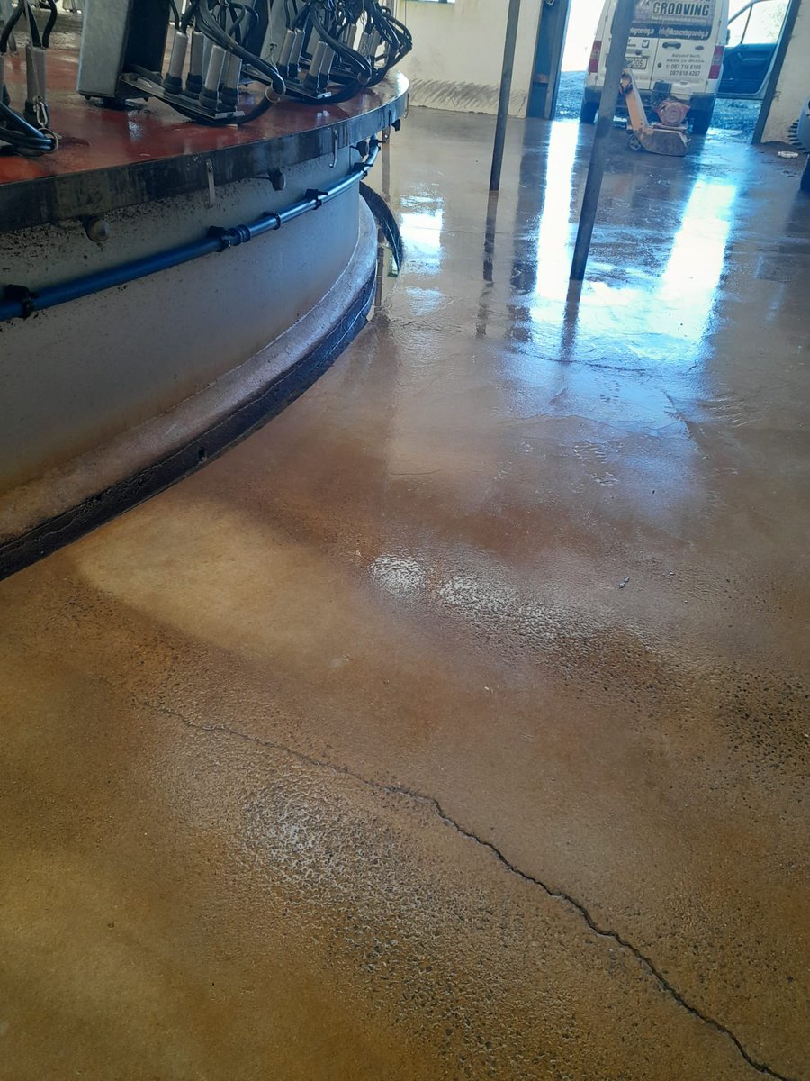 Rotary Parlour grooved this week for Peter &amp; Margaret Keane in Co. Waterford. Not easy to do but very happy with the finished job. Ready to do the next one. #newskill #dkconcretegrooving dkconcretegrooving.ie