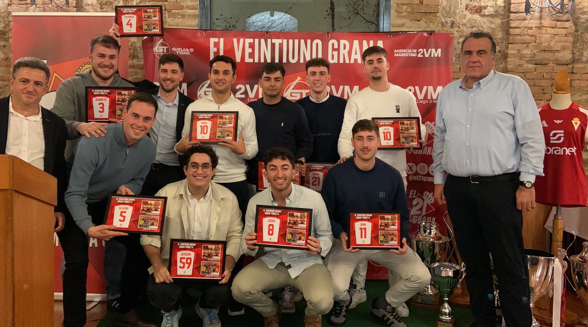 el21grana's tweet photo. Anoche pudimos disfrutar de una gran velada en familia con ocasión de nuestro #XXIAniversario

Gracias a nuestros patrocinadores @Gruastomi y @agencia2VM por su apoyo.

Gracias también a la @feperealmurcia y a los representantes de otras peñas que nos acompañaron (1/2). https://t.co/XEPT0O1DdR