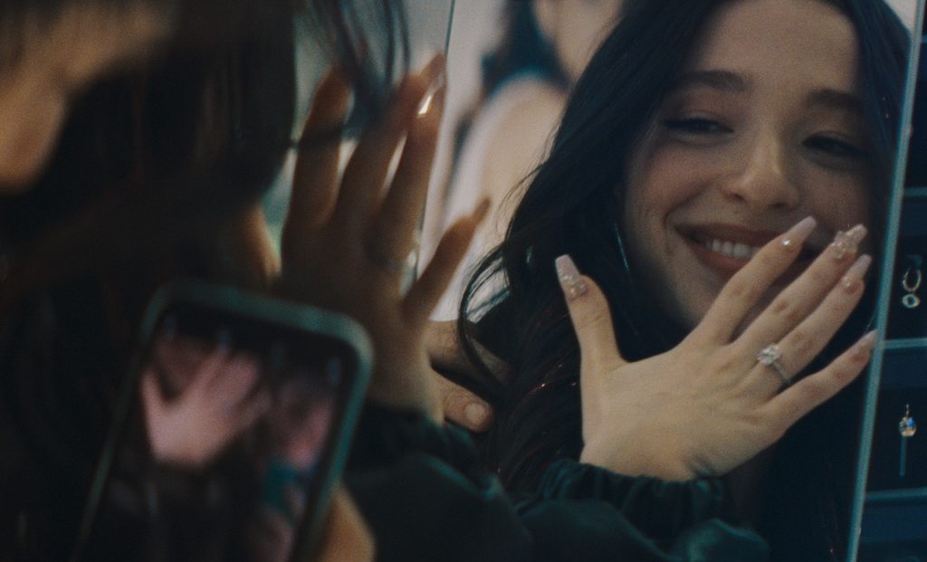 Hazin Bir Külkedisi Hikâyesi: Anora

Yazarımız <a href="/AhmetDeydin/">Ahmet Deydin</a>, bu yılki Oscar Ödülleri'nden En İyi Film, En İyi Senaryo ve En İyi Kadın Oyuncu dahil, beş dalda ödülle dönen Sean Baker imzalı "Anora" filmini yazdı. 

filmarasidergisi.com/hazin-bir-kulk…