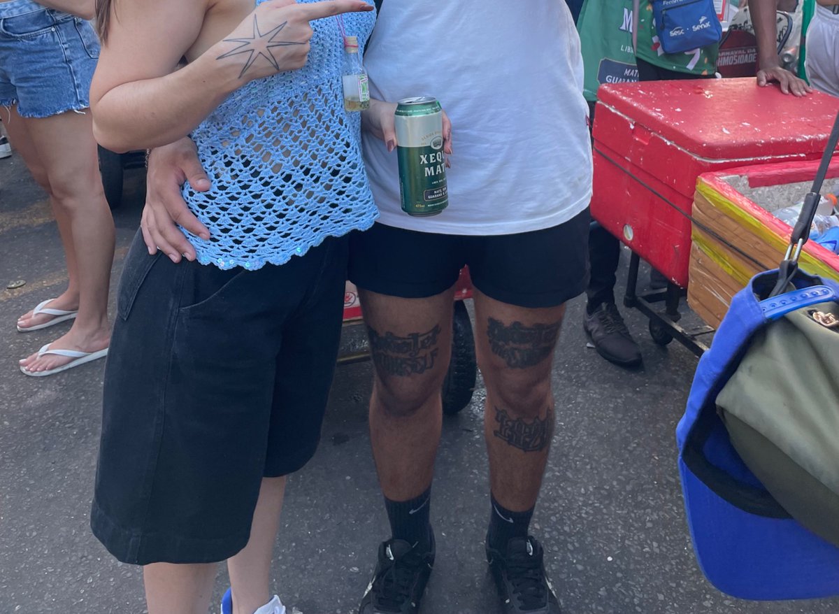 anaswons's tweet photo. quando ela usa jorts e ele usa shorts perereca https://t.co/AwUvyvo6XI