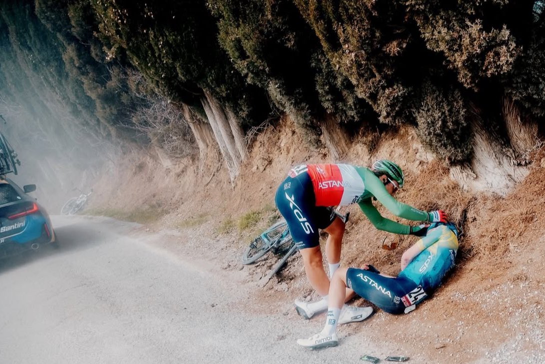 Photographer Jered Gruber:

As we left Lucignano d'Asso today - I saw the beautiful colors of the Italian national champion jersey on the side of the road bent over in the dust. 

We were going so fast - I caught a blink of the scene it will never leave me. and it was Alberto