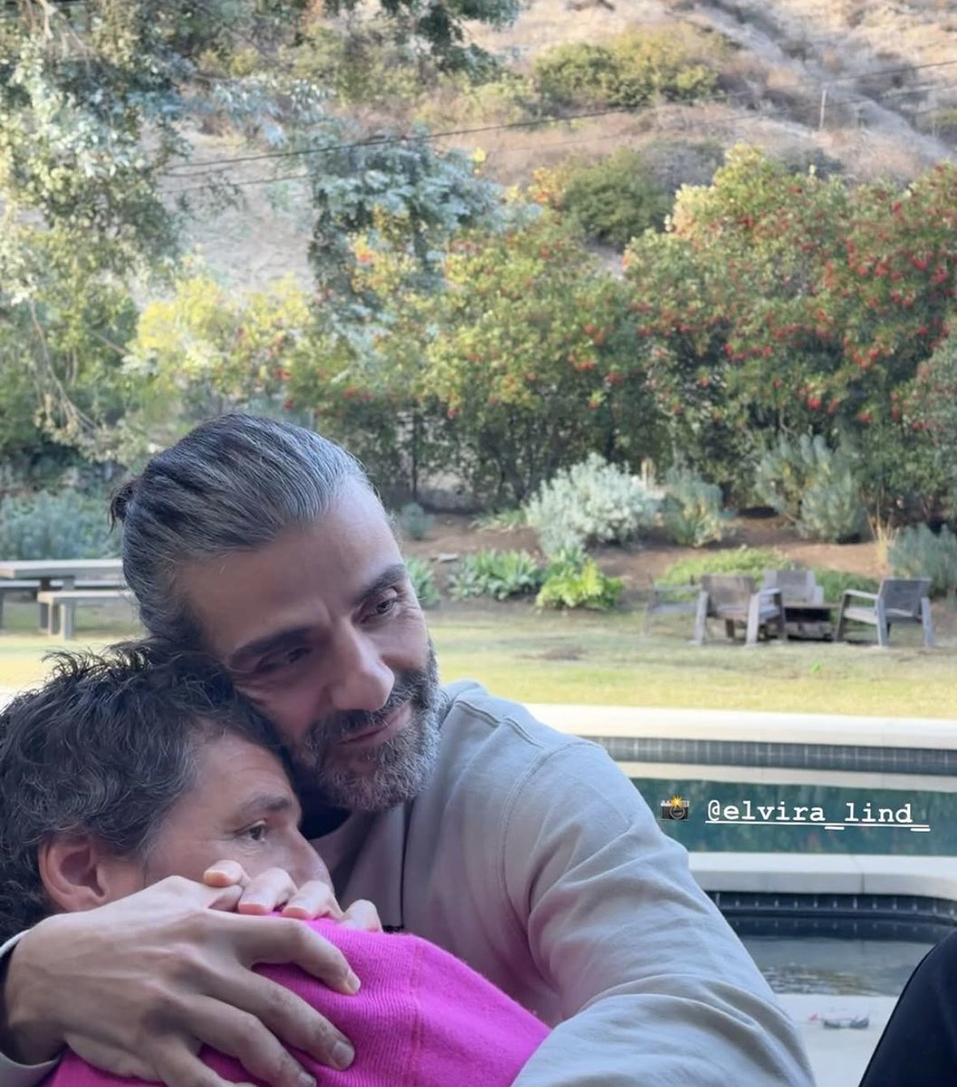 pascalarchive's tweet image. Pedro Pascal sharing a picture with Oscar Isaac in honor of his birthday 🫶