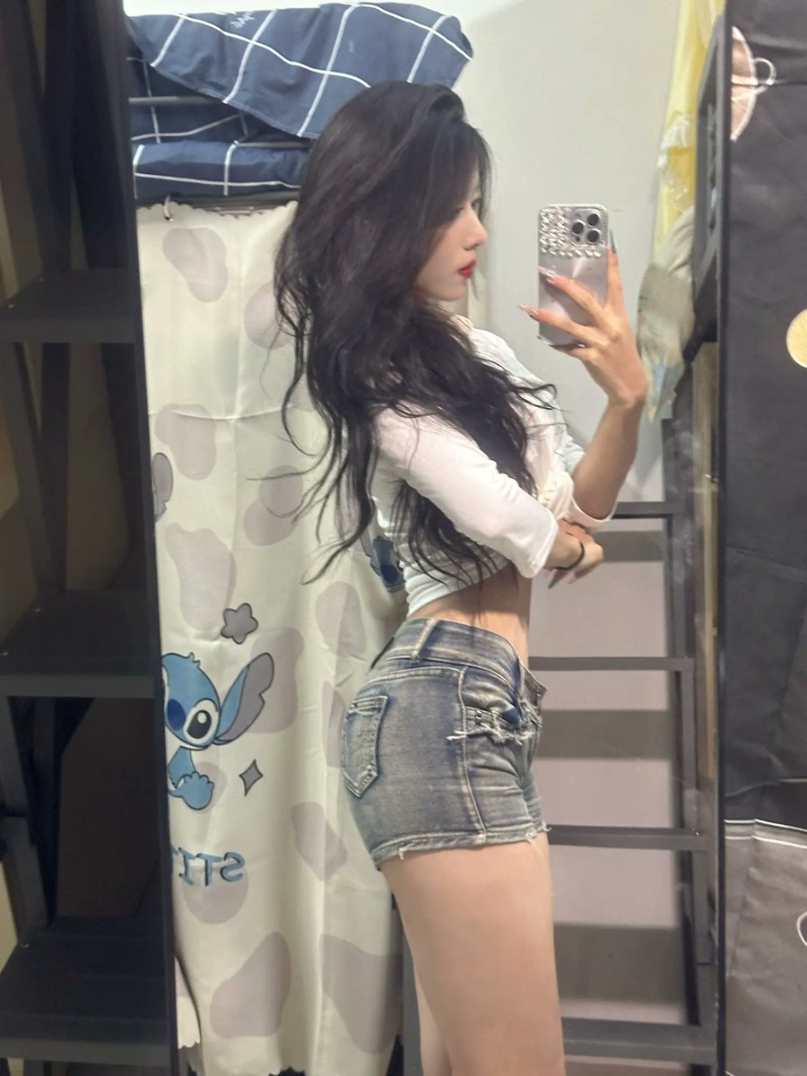 半夜忍不住对着女朋友照片撸管，根本硬不起，下次见面还不知道怎么交代呢 #出卖女友 #意淫女神 #阳痿早泄 #绿帽分享 #绿帽羞辱