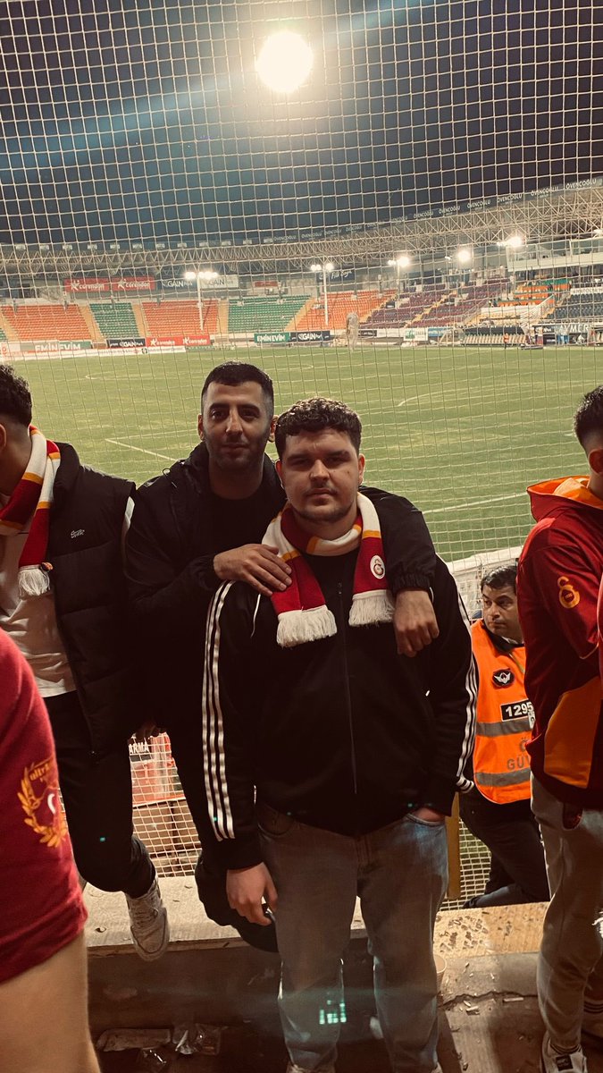 ozgurb34's tweet photo. Cimbom seni severiz uğruna can veririz.

📍Alanya https://t.co/p6OkFGa7QT