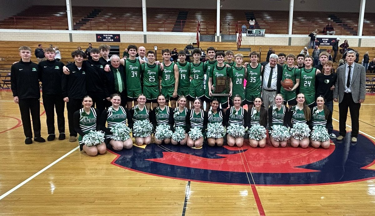 GIANTfmsports's tweet photo. Triton Central's defense stifles Scecina to capture third sectional title in five years. Game story and first look at the Tigers' regional opponent available at the Shelby County Post: https://t.co/y08ByrhKE1 https://t.co/8YtZ1OFGI5