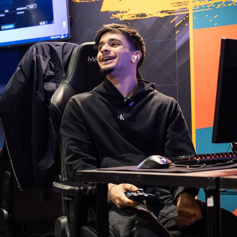 RocketBaguette's tweet photo. Sa première victoire en #RLCS et aussi sa première qualification en LAN ! 🏆✅

🇫🇷 @mawkzy1 sera là à Birmingham pour défendre les couleurs de l'Europe ! 🇪🇺