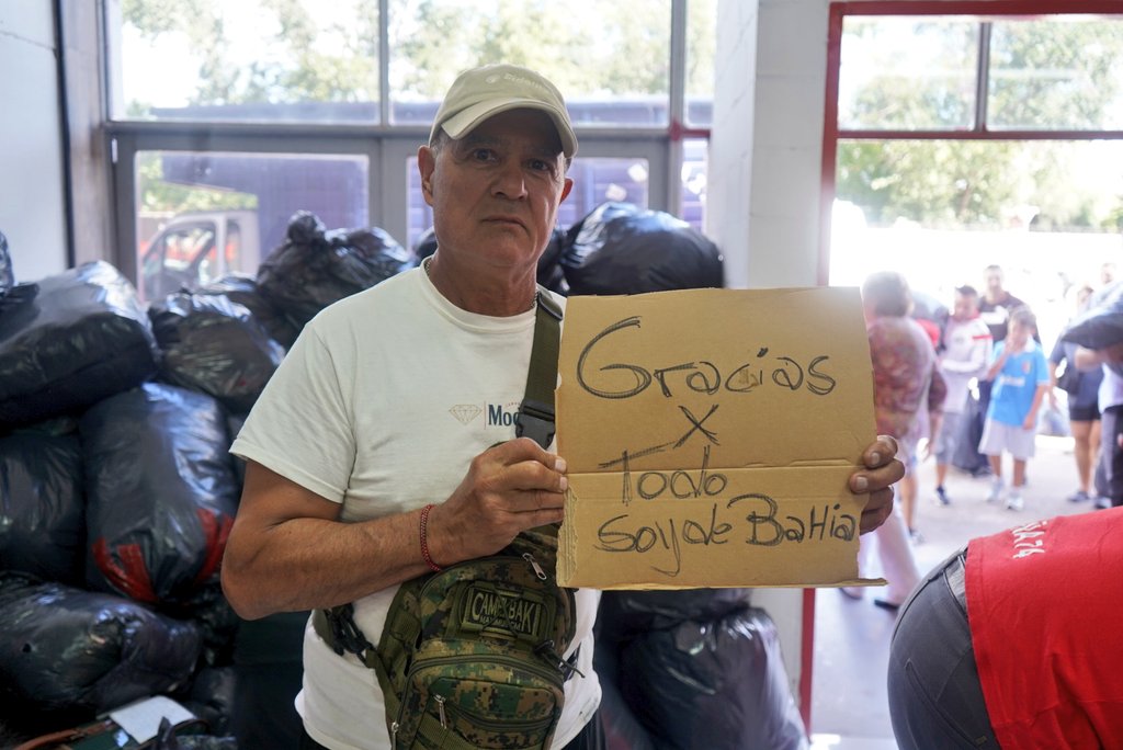 Del Rojo y solidarios.

Gracias a todas y todos los que se acercaron a colaborar con la colecta de donaciones para Bahía Blanca encabezada por Rojo Solidario.

Miles de personas alcanzaron incontables cantidades de alimentos, vestimenta, ropa de cama, calzado y más.

Agradecemos