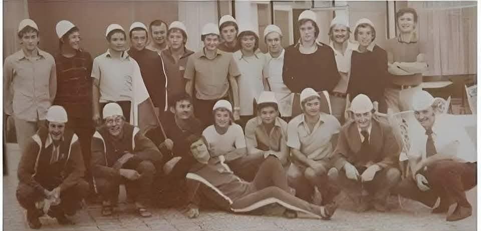 Croatian footballers in white Plis in Belgrade in 1973.

These men with the white Plis are not Albanians.

They are Croatian footballers from Osijek photographed at Belgrade airport after the match in Prishtina.

The players and team officials wore the Plis as a sign of respect