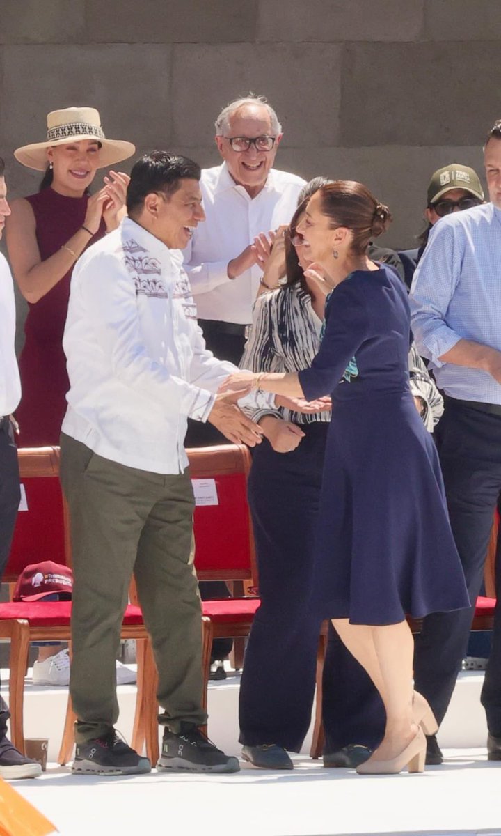 La Presidenta <a href="/Claudiashein/">Claudia Sheinbaum Pardo</a> tiene todo el apoyo y respaldo del pueblo oaxaqueño.

Hoy reafirmamos que México es un país libre y soberano. Bajo el liderazgo de nuestra Presidenta, seguimos avanzando con unidad y firmeza para afrontar los desafíos del futuro. 🇲🇽