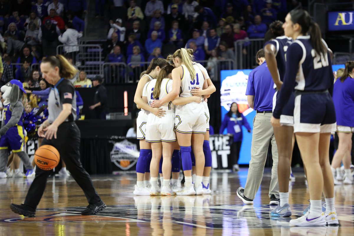 Midco Sports (@midcosports) on Twitter photo Who will take <a href="/TheSummitLeague/">The Summit League</a> crown? ๐
AT HALF:
<a href="/GoJacksWBB/">Jackrabbit WBB</a>: 46
<a href="/ORUWBB/">ORU W. Basketball</a>: 36
#MidcoSports | #SummitWBB |. #TourneyHQ | <a href="/PREMIER_Center/">Denny Sanford PREMIER Center</a> Who will take <a href="/TheSummitLeague/">The Summit League</a> crown? ๐
AT HALF:
<a href="/GoJacksWBB/">Jackrabbit WBB</a>: 46
<a href="/ORUWBB/">ORU W. Basketball</a>: 36
#MidcoSports | #SummitWBB |. #TourneyHQ | <a href="/PREMIER_Center/">Denny Sanford PREMIER Center</a>