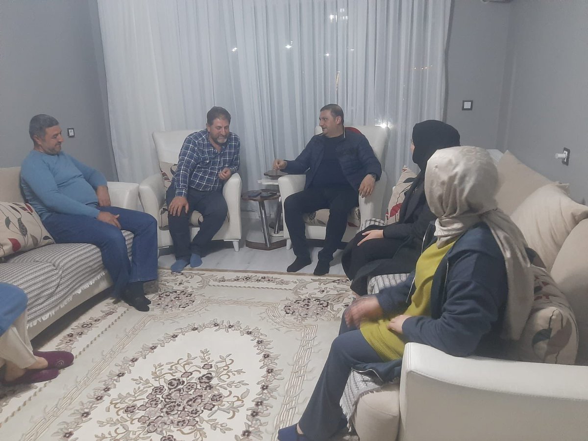 Ramazan'ı şerifte Hane ziyaretleri kapsamında aile ziyaretlerimiz devam ediyor. Bugün İlçe Kadın kolları başkanımız ile beraber ailelerimize misafir olduk.
<a href="/RTErdogan/">Recep Tayyip Erdoğan</a> 
<a href="/erkankandemir/">Erkan Kandemir</a> 
<a href="/abuyukgumus/">Ahmet Büyükgümüş</a> 
<a href="/farukkilic47/">Faruk Kılıç</a> 
<a href="/mervangul56/">Mervan Gül</a> 
<a href="/AvCanerOzturan/">Av. Bahri Caner ÖZTURAN</a> 
<a href="/cevher_ciftci/">Cevher ÇİFTÇİ</a>