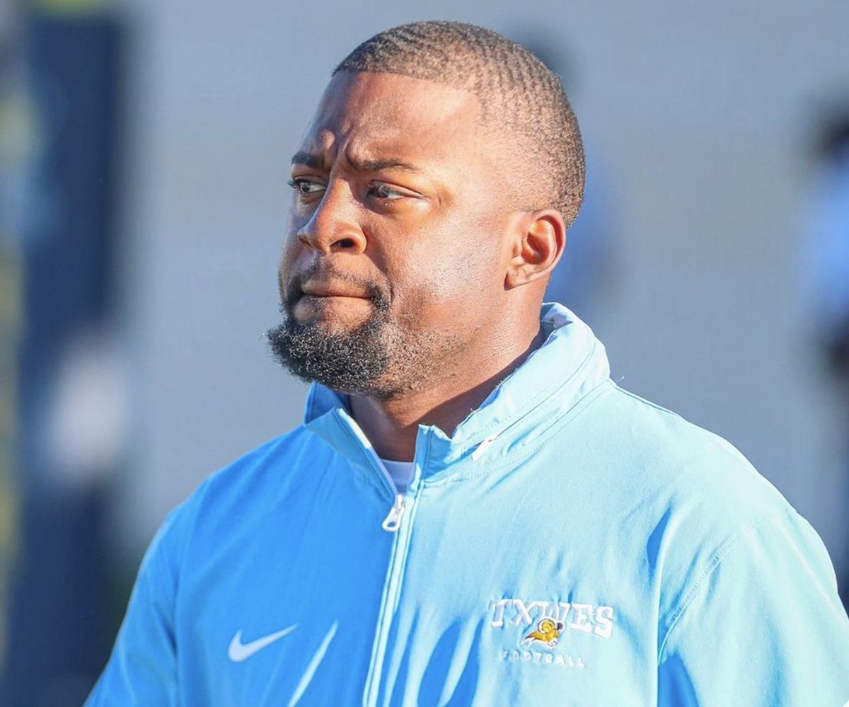Our Coaching Network | A Football Coach Community (@ourcoachingnet) on Twitter photo 🏈New Member Feature🏈
<a href="/CoachThompson_3/">Jourdyn Thompson</a> is the Pass Game Coordinator & WRs Coach at the University of Charleston👏
Was also recently named a 2025 Our Coaching Network WR Coach on the Rise 📈
Welcome to the Network Jourdyn!
New Member🧵👇 🏈New Member Feature🏈
<a href="/CoachThompson_3/">Jourdyn Thompson</a> is the Pass Game Coordinator & WRs Coach at the University of Charleston👏
Was also recently named a 2025 Our Coaching Network WR Coach on the Rise 📈
Welcome to the Network Jourdyn!
New Member🧵👇