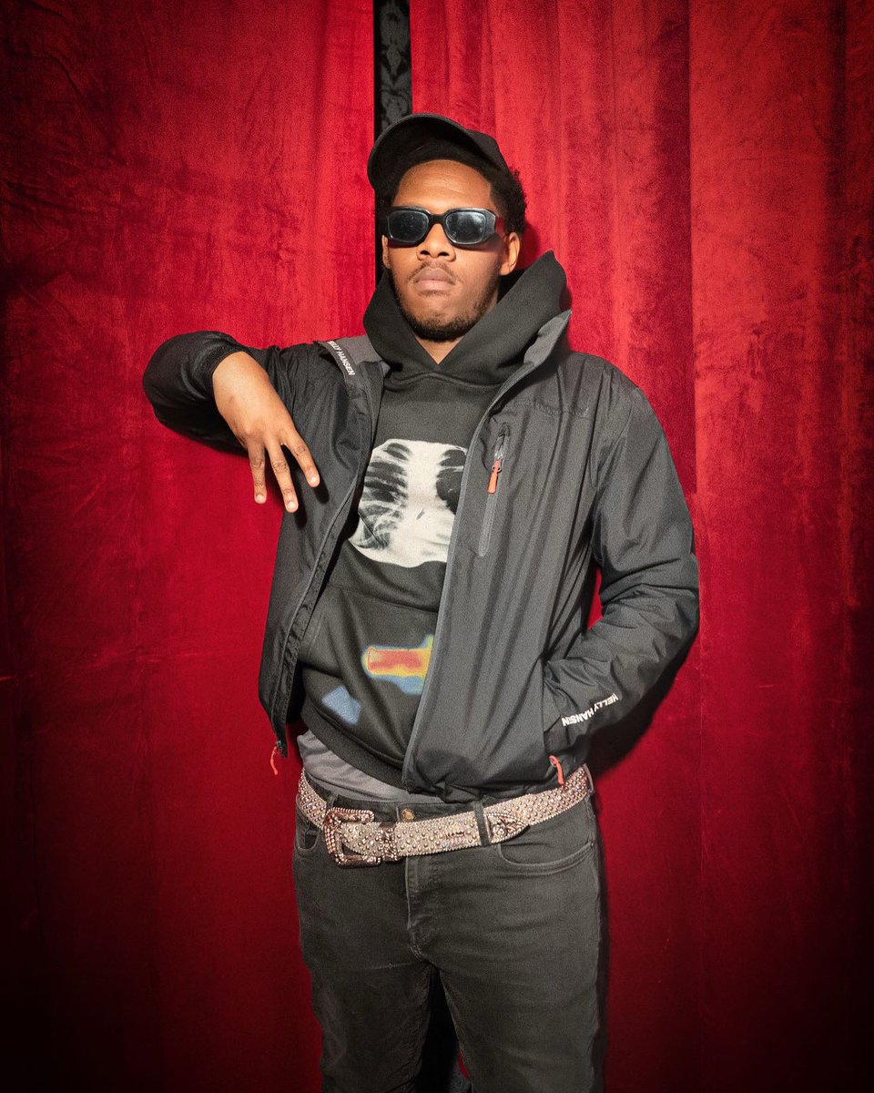 IF YOU PUT IT ON ME GON GET TOXIC BABYYYY 😈❤️‍🔥💫 

#toxic #toxicrelationship #explorepage #fyp #singer #songwriter #hiphop #model #Artist #liveperformer #viral