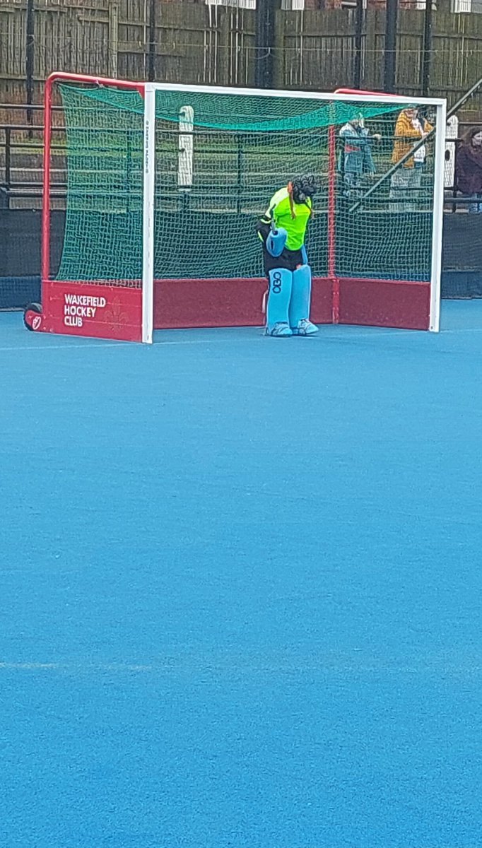 JamesBurrows001's tweet image. Another proud dad day today.  U12s play off, and the moment before, she gathers her thoughts and faces the 1st shuffle.  Keeper ready, pads up and off we go. The heroics, composure,  confidence. Team player of match finishing 3rd overall today. Final pic with league runner-up🏆