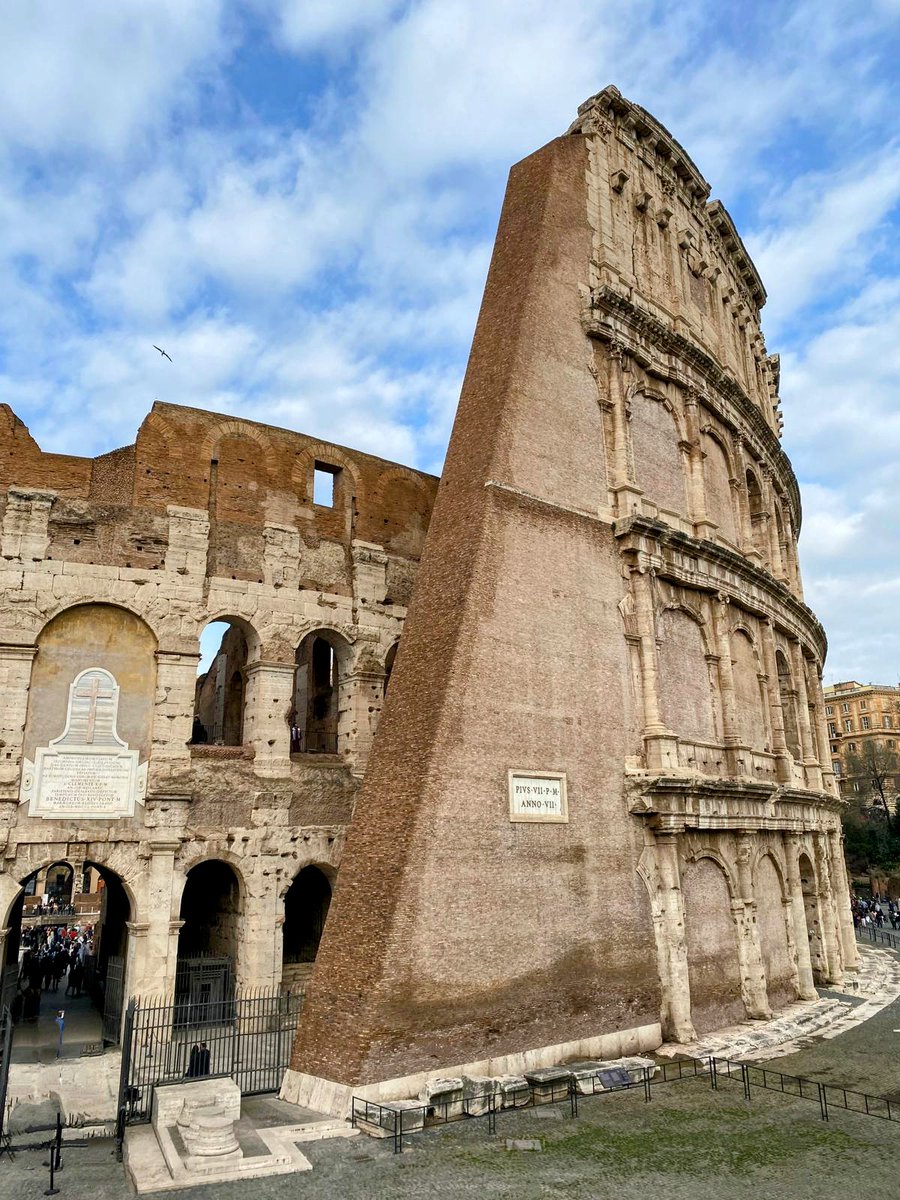 Harti239's tweet image. Sehr wahrscheinlich ist der Sonntag nicht der beste Tag für das Colosseum, aber zum Glück ist noch keine Hochsaison....