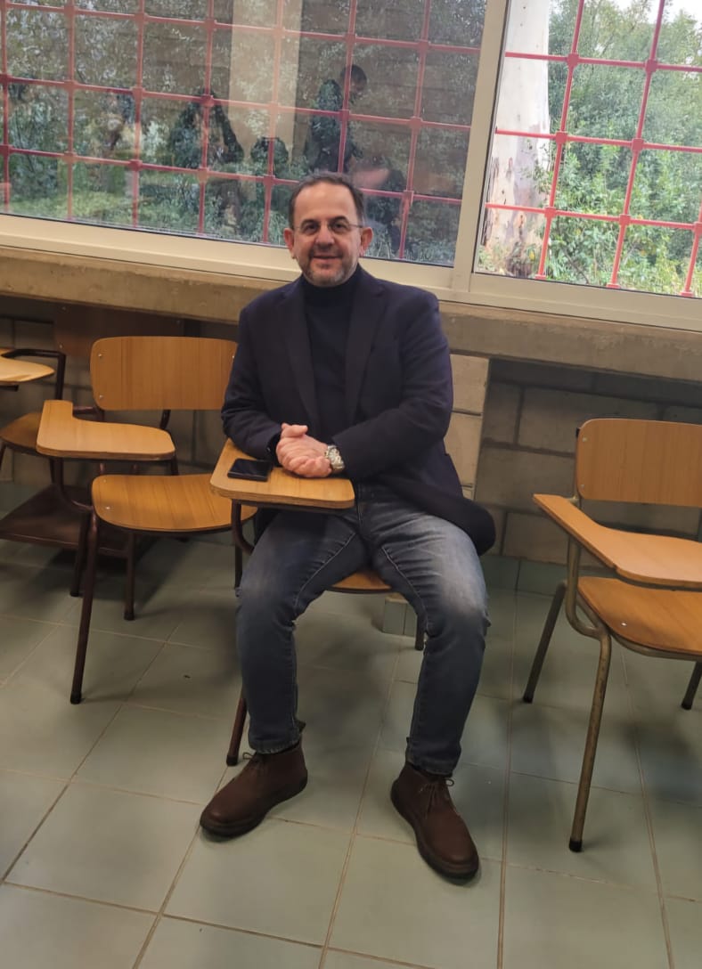 في عيدهم انحني امام كل من علمني الحرف والعلوم والآداب وجعل مني هذا  الأنسان الذي انا عليه اليوم .
كل الاحترام والتقدير والمحبة لكم .
كل عام وانتم بالف خير .