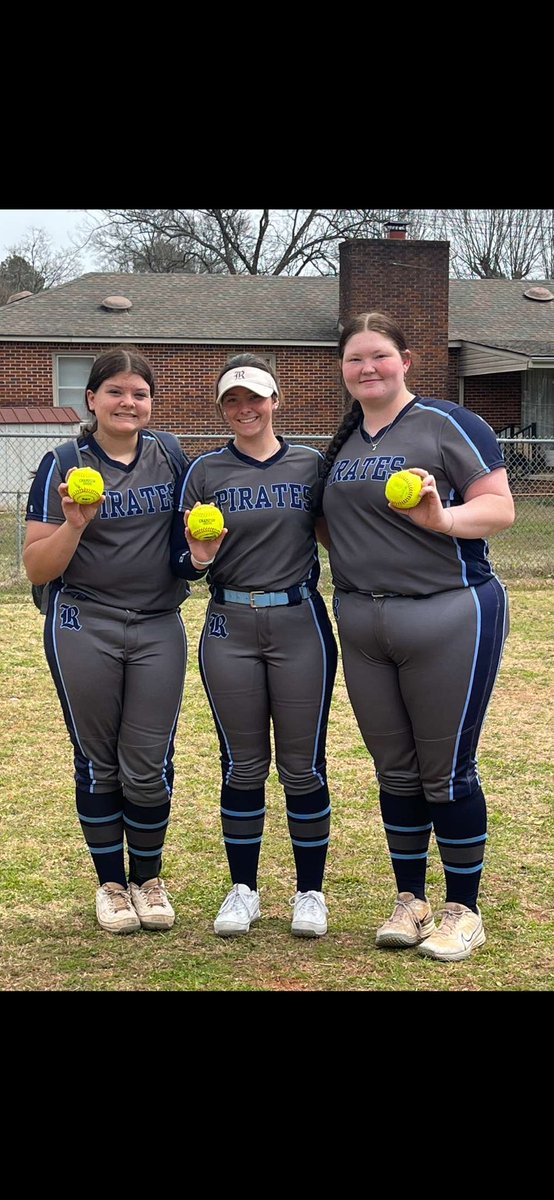The Lady Pirates had a great weekend in the Deshler tournament, winning all 4 games! The bats were hot! We hit 5 homeruns 1 by Alona Davis (senior), 2 by Pipper Gooch (senior), and 2 by Emory Petty (8th)!