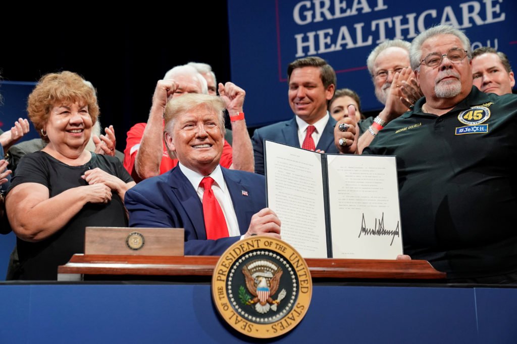 RodDMartin's tweet photo. 🚨BREAKING: Social Security bombshell - Trump's Social Security Administration sending out $7.5 BILLION in backpay RIGHT NOW! 

Here's what you need to know... 

🧵Thread https://t.co/woF0BUzvrk