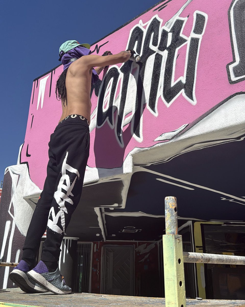 Never stop creating 🎨 
<a href="/HUGUSart/">Hugus</a> 𝕏 <a href="/GraffitiMansion/">Graffiti Mansion</a>