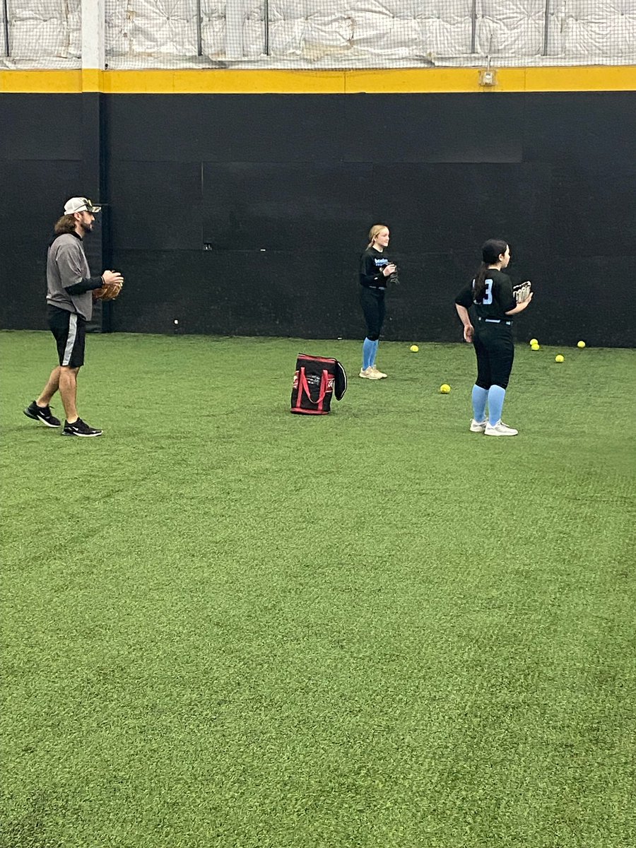 Missouri Bombers 18u Gold Veselske/Roth tweet media