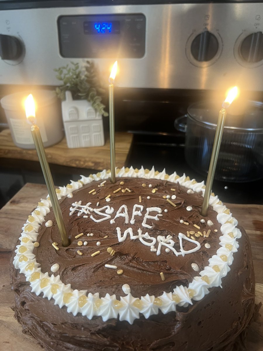 aslonelyasamuse's tweet image. #safeword #halsey #playsafeword @halsey