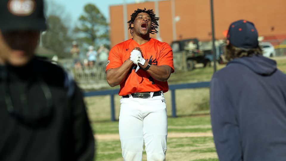 UTMBase's tweet photo. Check out some of the best celebration pics from UT Martin baseball's big 10-6 victory over Samford, courtesy of a walk-off grand slam from Arderrius Townsend 💣

#MartinMade https://t.co/6svagrPP0L