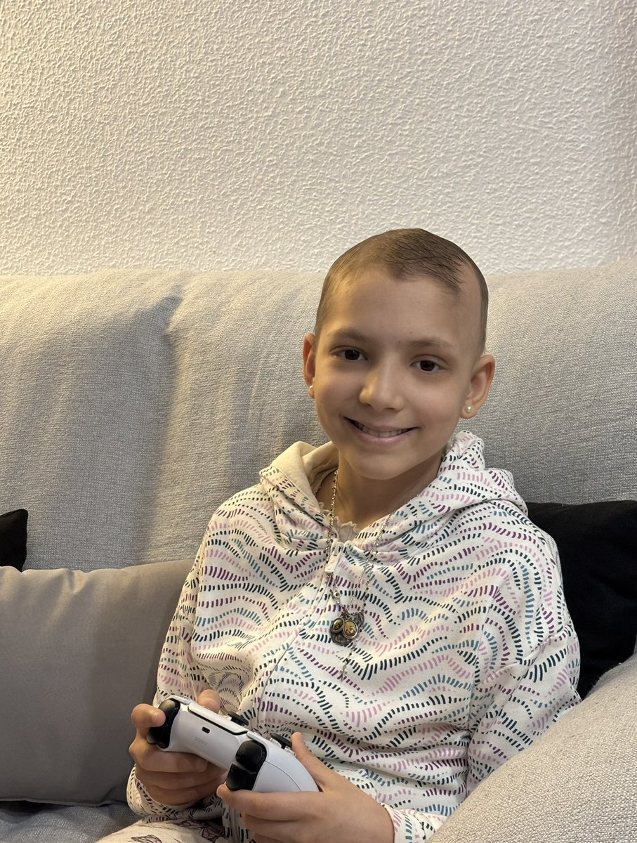 Buenas Noches Afición,
¿que tal habéis pasado el finde? 
Yo en casita descansando que vienen semanitas muy intensas… si no queréis perderos nada, seguir a <a href="/sonrisadem4ria/">La Sonrisa de Maria</a> 
En un rato me voy a descansar que mañana me toca analítica.
Feliz semana sin dejar de sonreír😀
Os quiero🥰