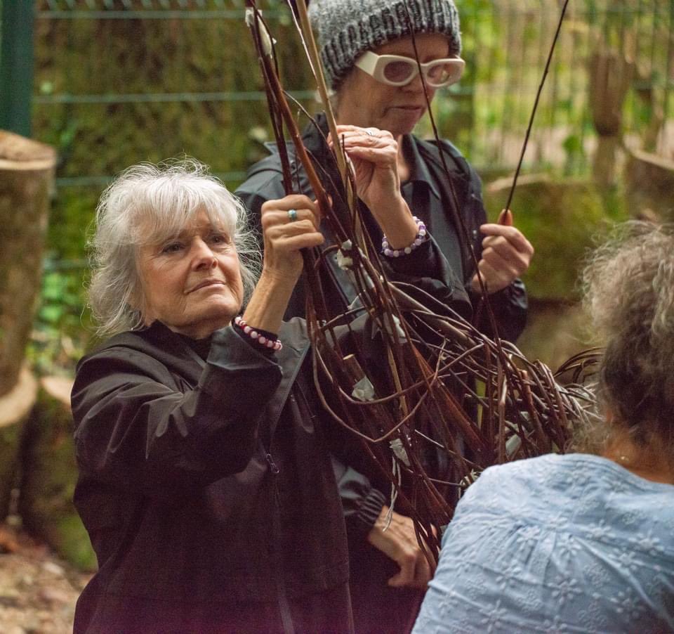 SistersCic's tweet photo. In light of #InternationalWomensDay we introduce our ‘Devonia’ willow sculpture handmade by local people as part of our Wellbeing in the Woods workshops at Tulgey Woods

The shape of a female form honours Mother Nature. In collaboration with @livewellsw funded by @RankFoundation https://t.co/ba8iREYYAt