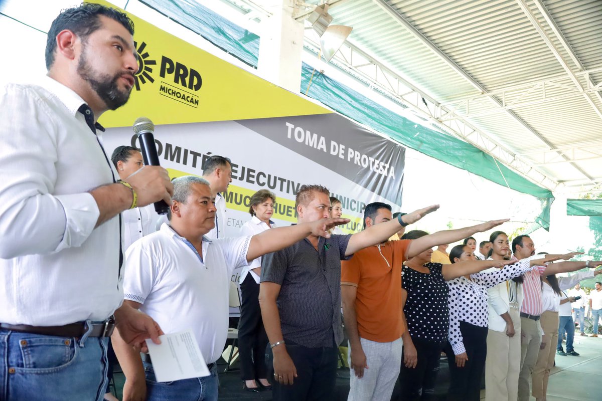 OctavioOcampo_'s tweet photo. 🧵Orgulloso de ser perredista. 💛 Desde Tierra Caliente reafirmamos que la fuerza del #PRDMichoacán está en su gente y territorio. ¡Felicidades a las y los nuevos presidentes de Comités Municipales! ☀️
#FuerzaPRD #CercaDeLaGente #OrgulloPRD https://t.co/UZ9YlLiqp2