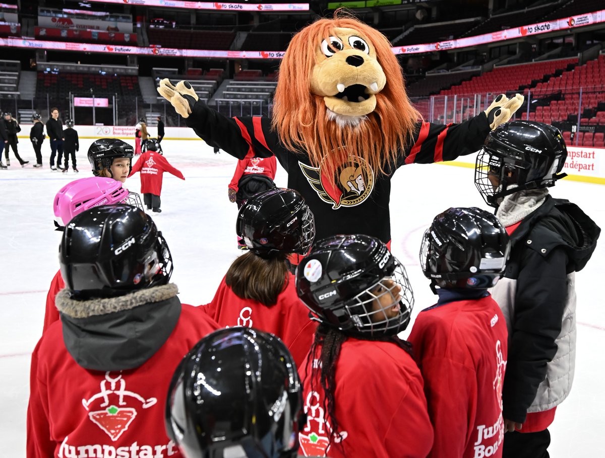 Sparty showing off why he's the ambassador of FUN 🙌