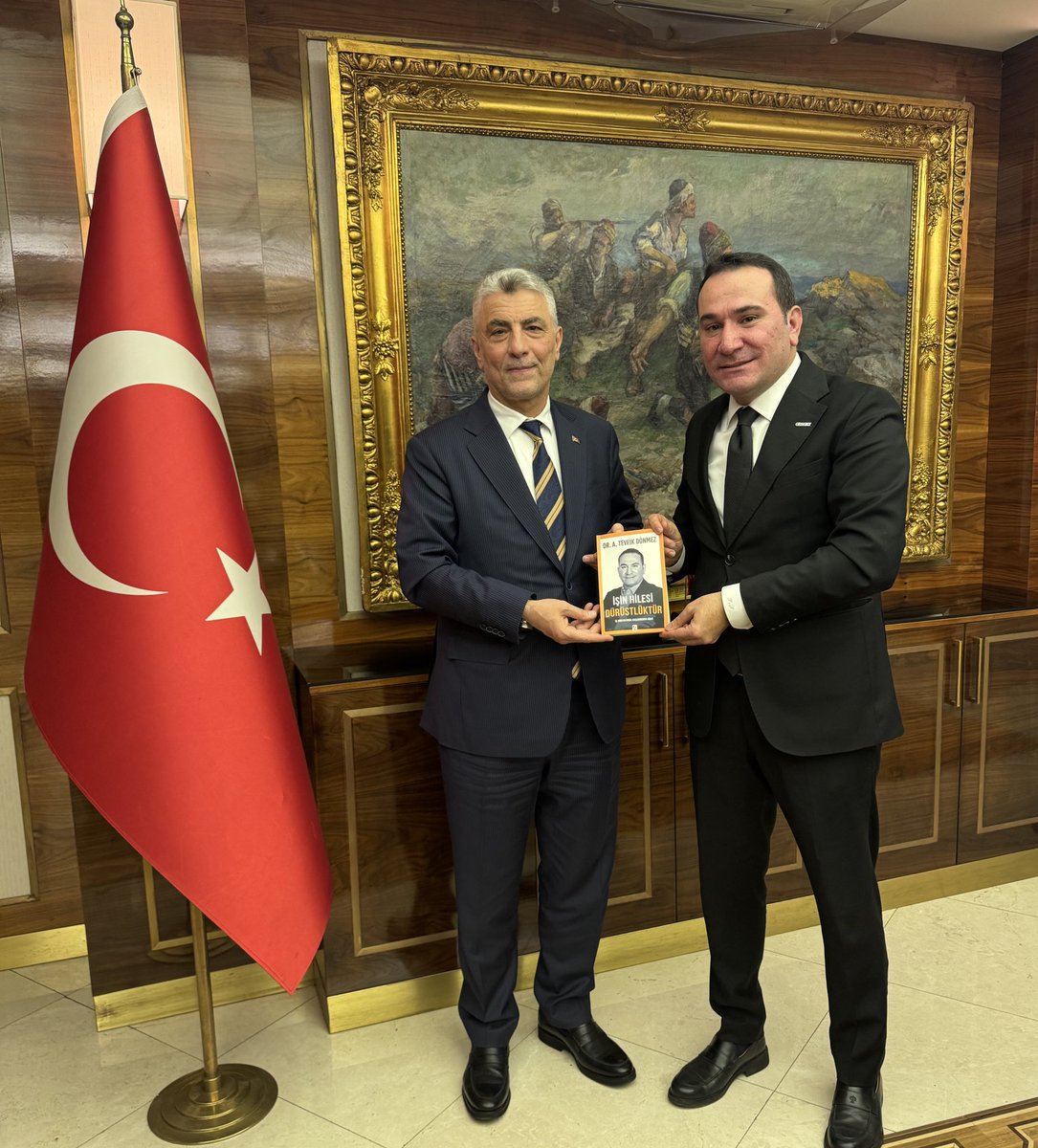Tevfik DÖNMEZ (@tevfikdonmez1) on Twitter photo H.E minister <a href="/ticaret/">T.C. Ticaret Bakanlığı</a> <a href="/omerbolatTR/">Prof. Dr. Ömer Bolat</a> graciously welcame us in office.
We had the opportunity to discuss with him on our value-added projects on 🇹🇷& 🇮🇳 and the requests of Indian businessmen investing in Turkey.
Also delighted to present my book,#TheKeyToSuccessHonesty
<a href="/IlimBeta/">BeTa İlim Derneği</a> H.E minister <a href="/ticaret/">T.C. Ticaret Bakanlığı</a> <a href="/omerbolatTR/">Prof. Dr. Ömer Bolat</a> graciously welcame us in office.
We had the opportunity to discuss with him on our value-added projects on 🇹🇷& 🇮🇳 and the requests of Indian businessmen investing in Turkey.
Also delighted to present my book,#TheKeyToSuccessHonesty
<a href="/IlimBeta/">BeTa İlim Derneği</a>