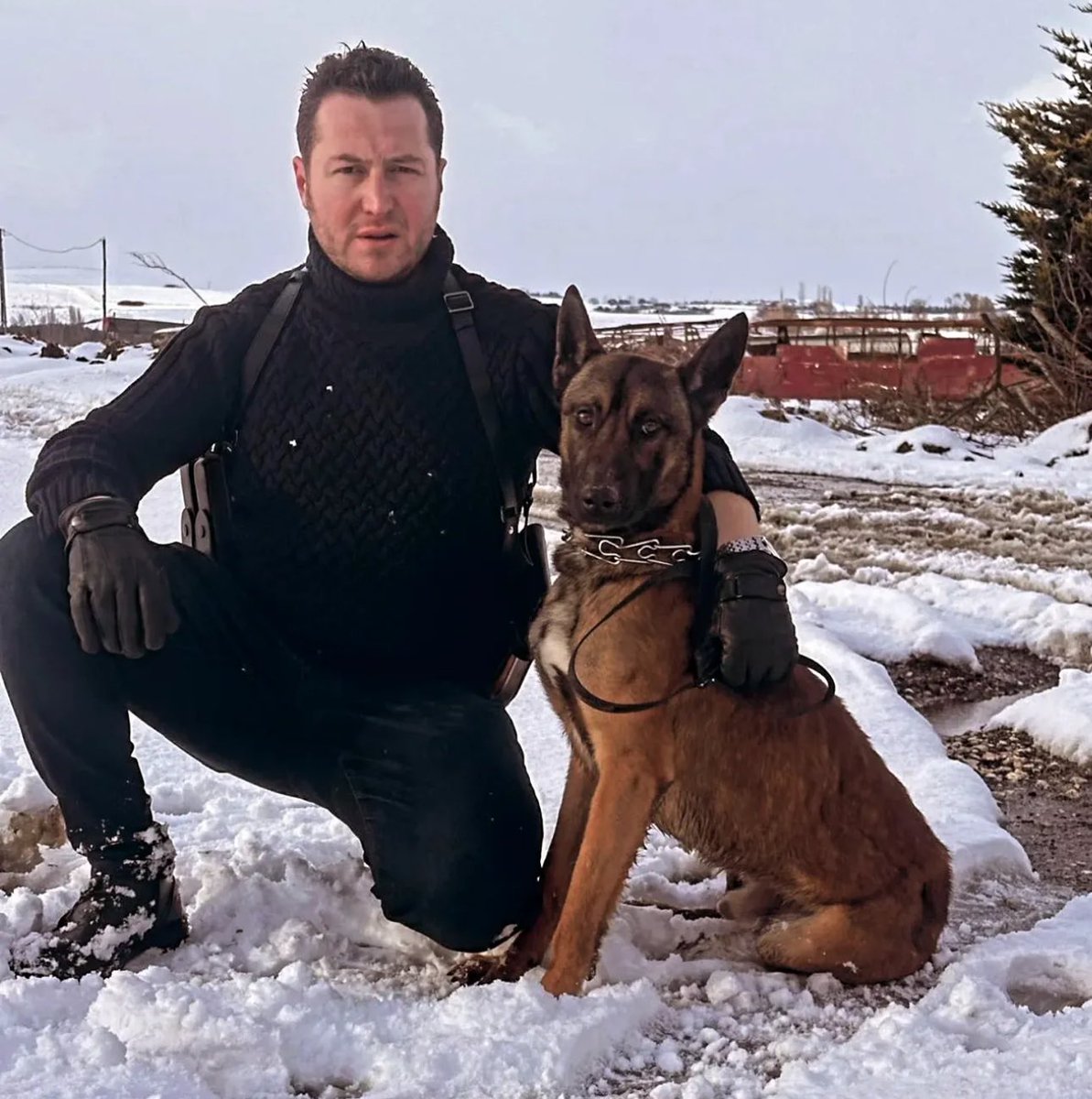 ⚫️ Yenidoğan çetesini çökerten Savcı Yavuz Engin:

“Şanlı Türk Bayrağını geri çevirmek ne Türk töresine yaraşır ne de bir kamu görevlisine yakışır. Aziz Türk bayrağını getireni  tanımasan dahi öpülüp baş üstüne alınır. Adaletin terazisi kimseyi tanımaz ayırt etmez.”