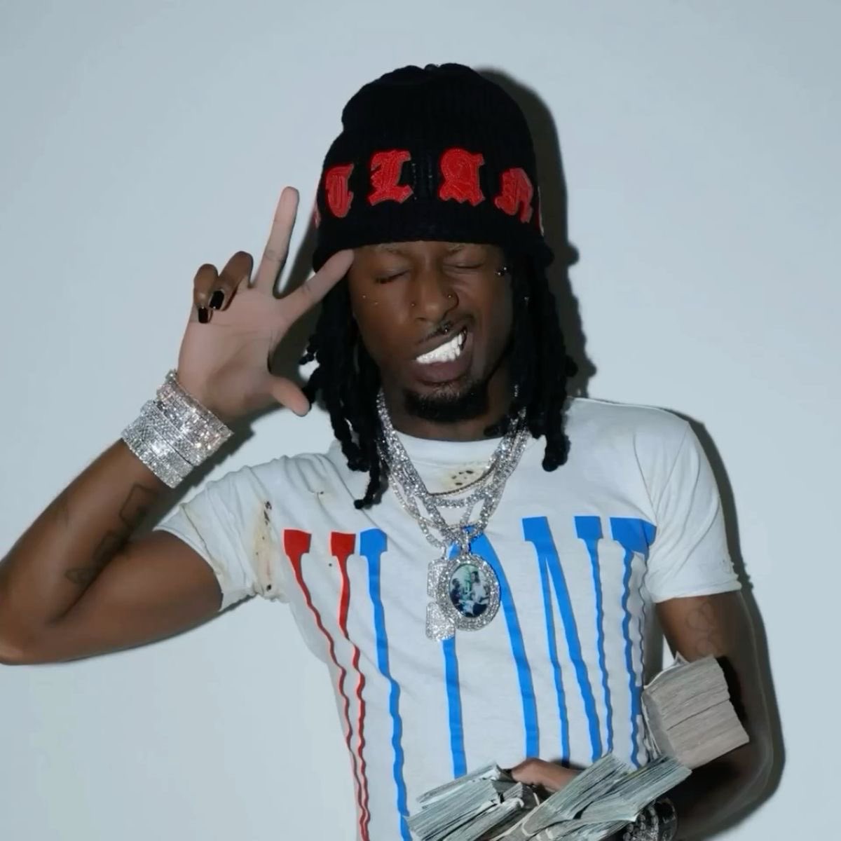 cartisburner__'s tweet photo. I figured out Carti‘s rollout:

> Monday: He drops the release date

> Tuesday: He posts the tracklist

> Wednesday: He drops a lead single 

> Thursday: Blackhaine screams at us

> Friday: Playboi Carti drops the album 

> Sunday: He performs it @ RL California