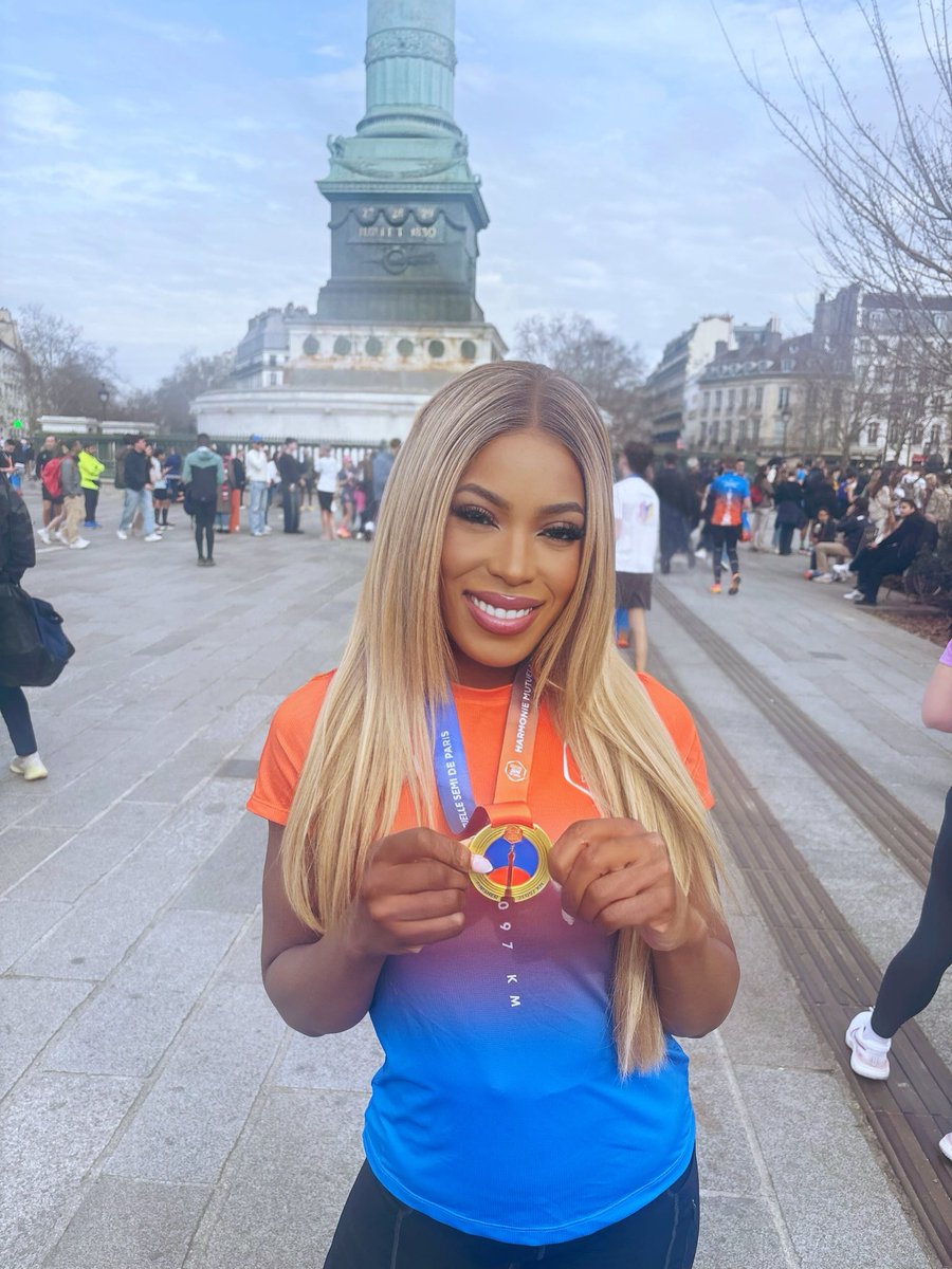 patriciaahanda's tweet photo. Finisher du Semi-Marathon de #Paris 2025 🏅✨🏃🏾♀️- Très heureuse de boucler ces 21,097 km du #SemiParis en 1h57 - ☺️ Merci aux bénévoles et organisateurs pour cette belle édition @semideparis #Finisher #Runneuse #SemiMarathon #runningcommunity #runner #courseapied #HarmonieRun https://t.co/UEGDfcfaOe