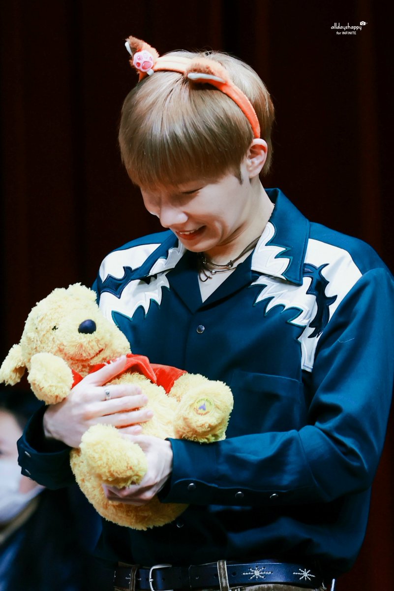 250309 케이타운포유 팬사인회

곰돌이 푸우와 조금 부끄러워하는 햄찌💖
#김성규 #KIMSUNGKYU #인피니트 #INFINITE #Like_Infinite #라잌인피니트 
#케타포 #Dangerous #Ktwon4U