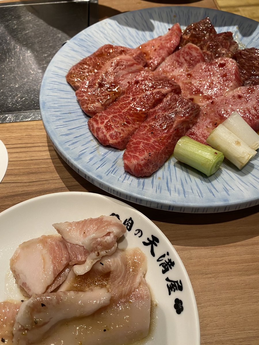 llion0's tweet photo. 久しぶりに美味しいお肉をお腹いっぱい食べました。
色々お話しして、時間見つけて飛行機撮影も行きたくなってきました！
界隈から離れてしまっても繋がってくれる友がいることは幸せです。どうぞお元気で！ https://t.co/agYtPdRRTk