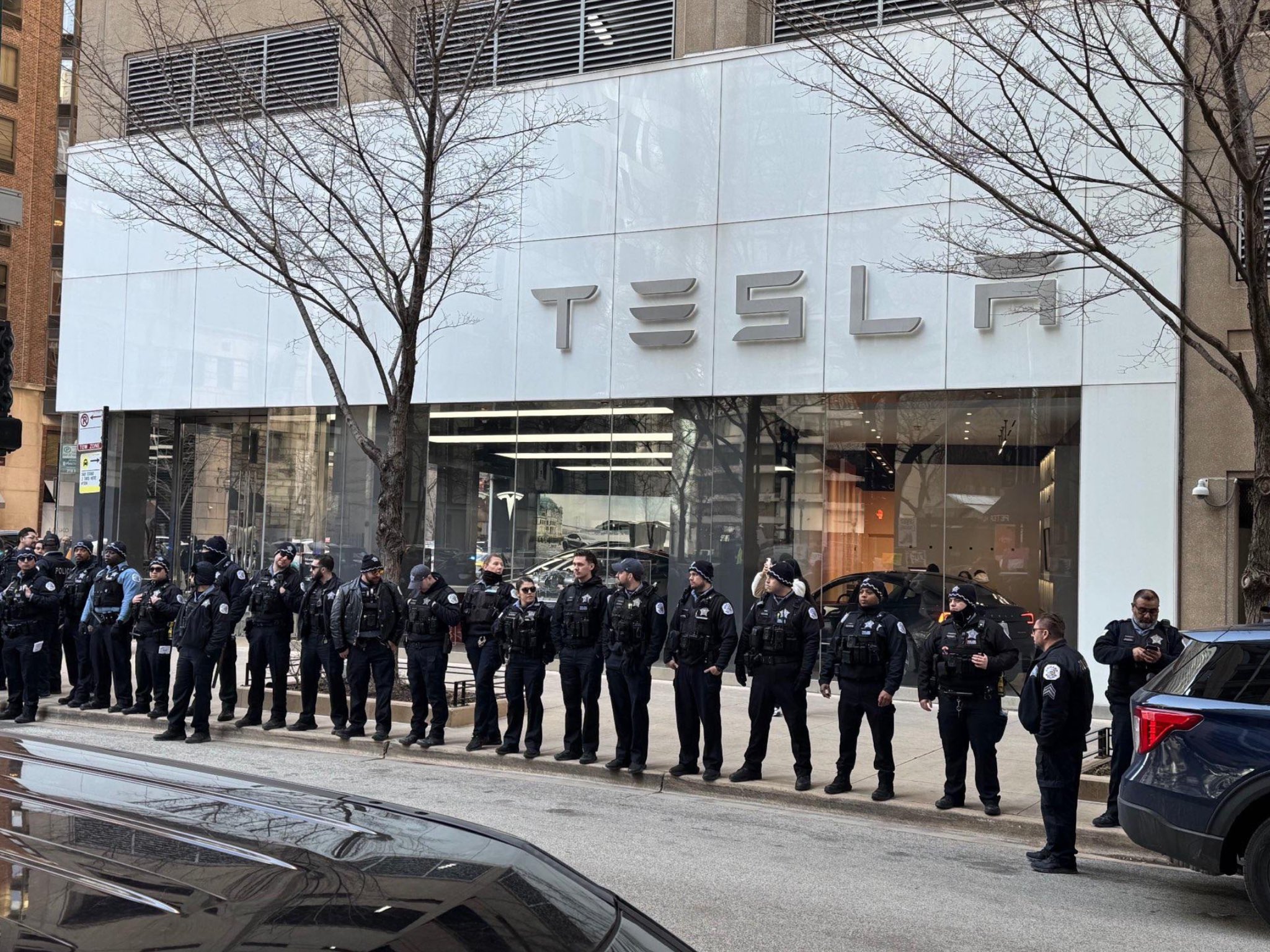 GloWX_BXgAAWuFp?format=jpg&name=large