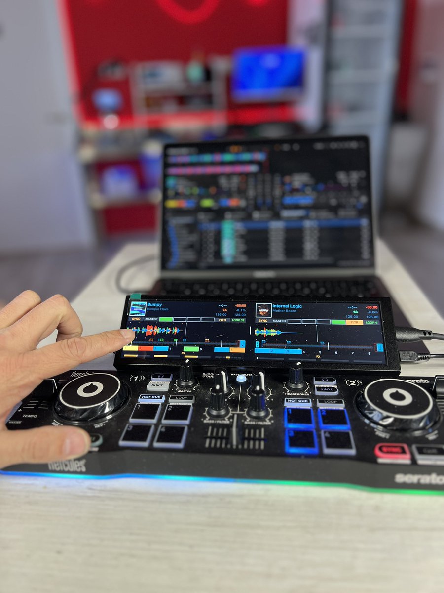 🔊 Stop staring at your laptop in #Traktor! 🎛️

🚀 DJMirror isn’t just a screen. It enhances your waveform for #DJs.

🔹 Plug it in &amp; see in real-time.
🔹 Stay focused on your mix.

🔥 Follow us for the launch!

#DJMirror #Traktor #DJGear