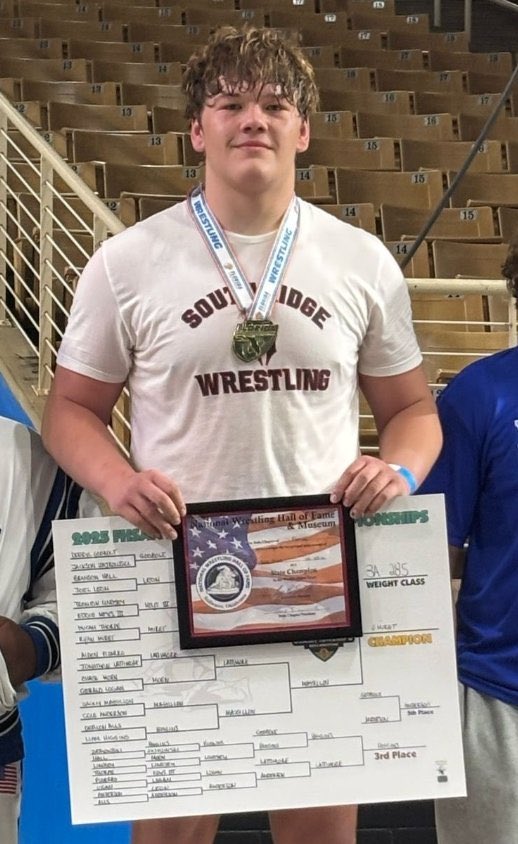 _DFranklin's tweet photo. Congratulations champ. #Undefeated #TrenchWork #MatWork 🧡💚🙌🏽
@ryan_miret https://t.co/zGV1kOOhKh