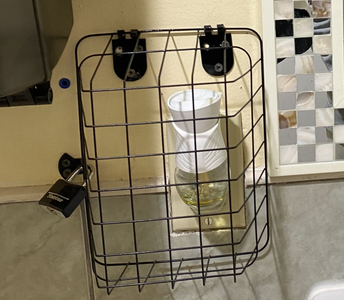 echo262's tweet image. When you really love that signature scent.