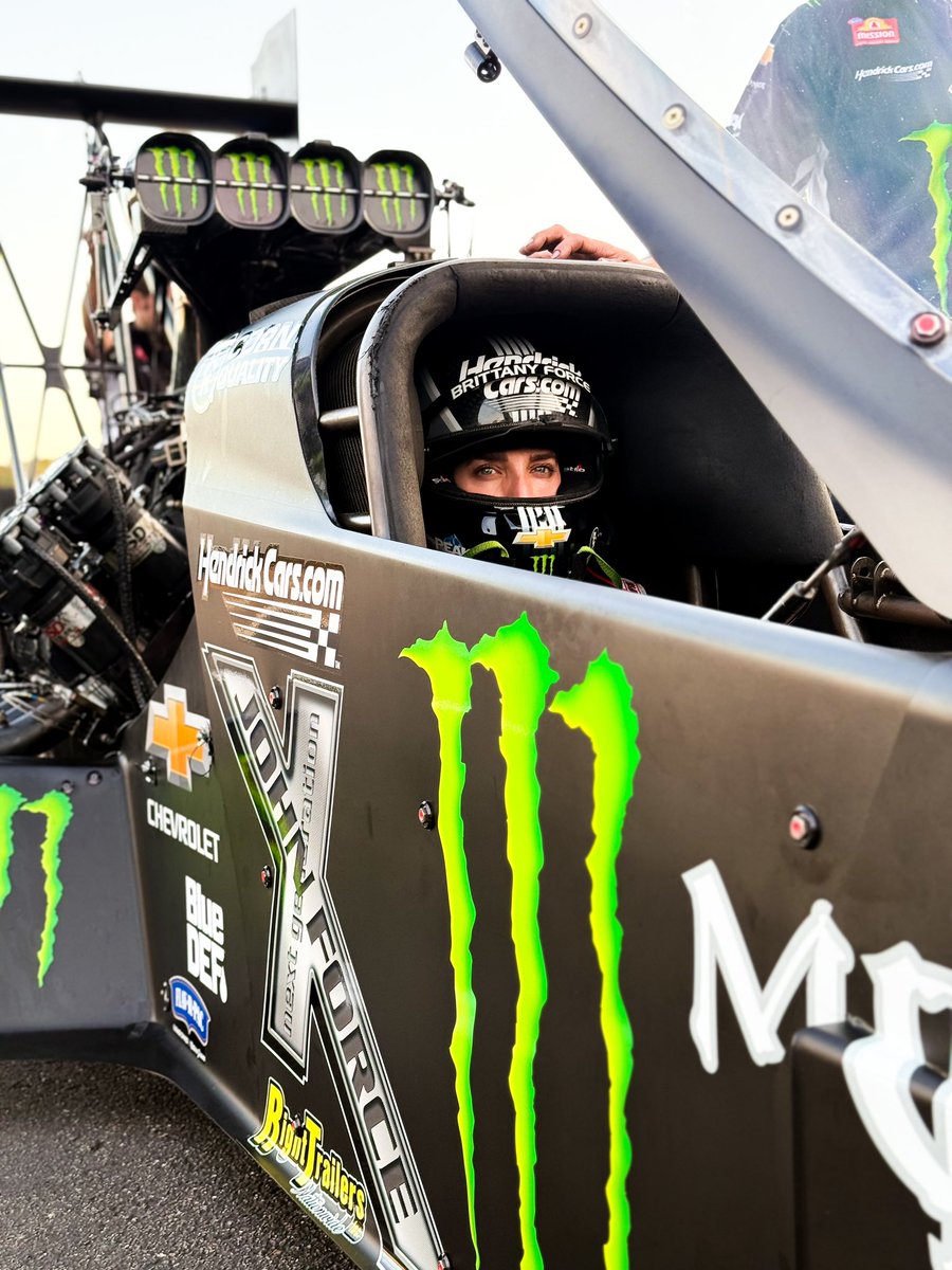 Courtney Force (@courtneyforce) on Twitter photo Back at the track in Gainesville, FL to cheer on our <a href="/JFR_Racing/">John Force Racing</a> teams! Love being out here to support the fam for race day!💚🖤 Back at the track in Gainesville, FL to cheer on our <a href="/JFR_Racing/">John Force Racing</a> teams! Love being out here to support the fam for race day!💚🖤